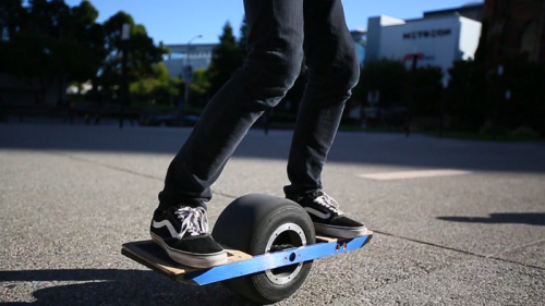 新代步工具——独轮电动滑板Onewheel 