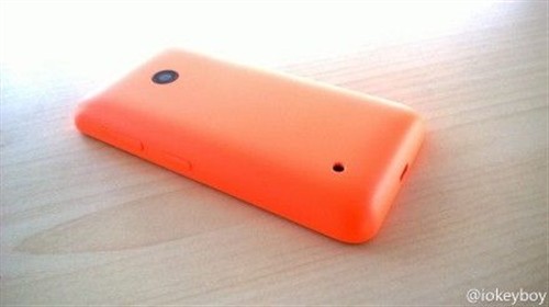 入门WP8.1手机 诺基亚Lumia X真机曝光_诺基