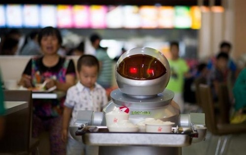 全国首家机器人主题餐厅亮相江苏昆山 