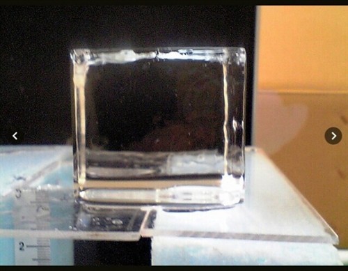 零上2度也能结晶 日本开发终极透明冰 