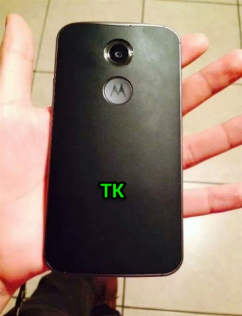 皮质后盖手感好 MOTO X 1疑似真机曝光 