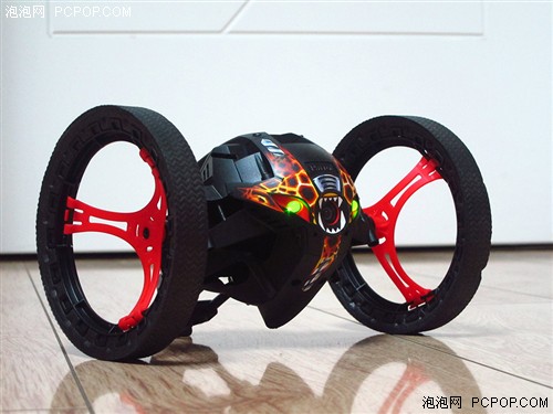 自由的玩耍 体验Parrot Jumping Sumo 