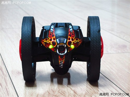 自由的玩耍 体验Parrot Jumping Sumo 