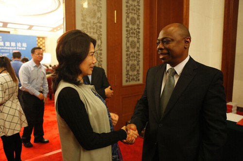 格力董明珠论道城市可持续发展_企业信息化区