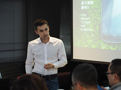 �����׿�˫���ֻ�YotaPhone2�����й�