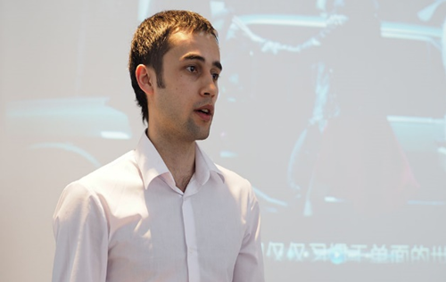 �����׿�˫���ֻ�YotaPhone2�����й�