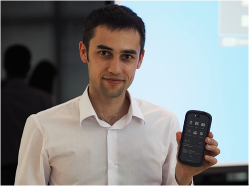 �����׿�˫���ֻ�YotaPhone2�����й�