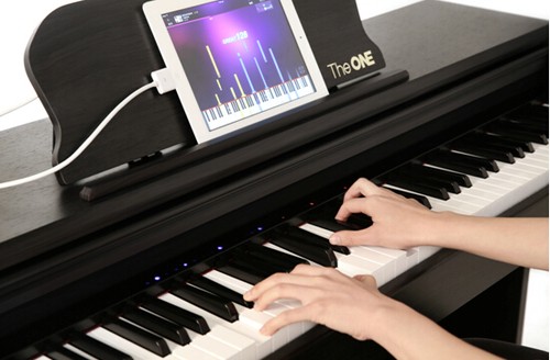 科技创新团队颁奖 智能钢琴成优秀项目