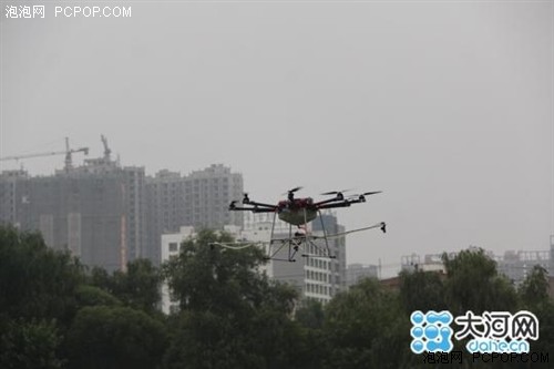 漯河职院无人机试飞成功 续航能力20分钟  