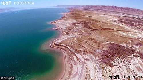 无人机高空航拍死海美丽风景 