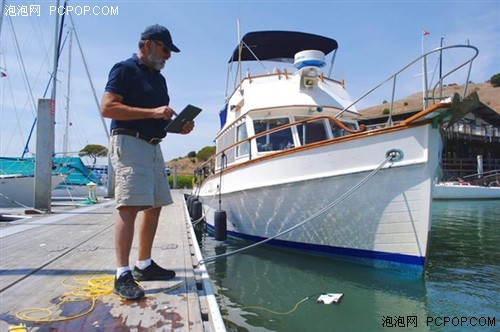 专门用于海底拍摄的无人机 操作竟然跟钓鱼一样 