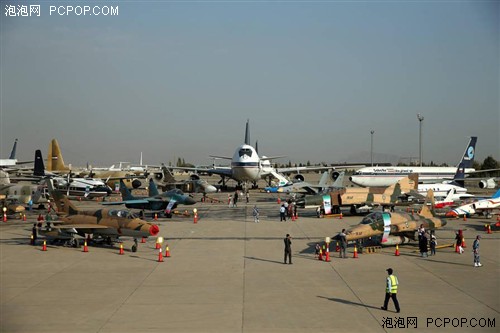 伊朗无人机惊艳亮相航空展 F-14“雄猫”宝刀不老 