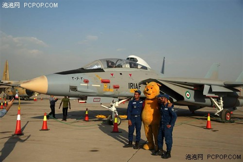 伊朗无人机惊艳亮相航空展 F-14“雄猫”宝刀不老 