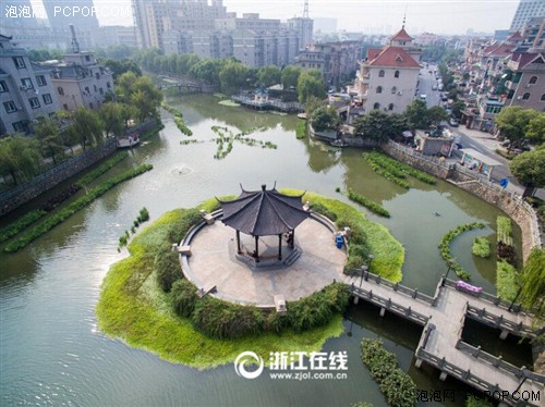 航拍杭州：城中村“桃花漾开” 