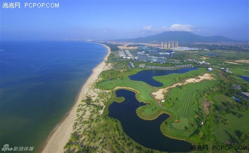 无人机带你俯瞰高尔夫球场的无敌海景 