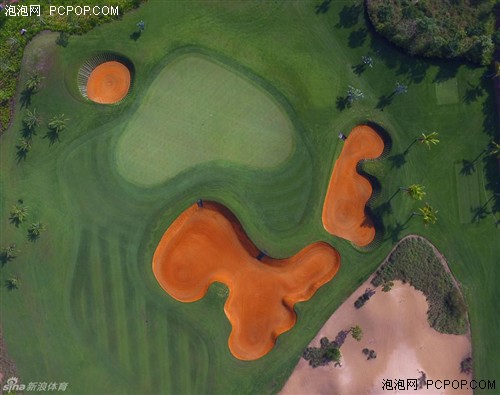 无人机带你俯瞰高尔夫球场的无敌海景 