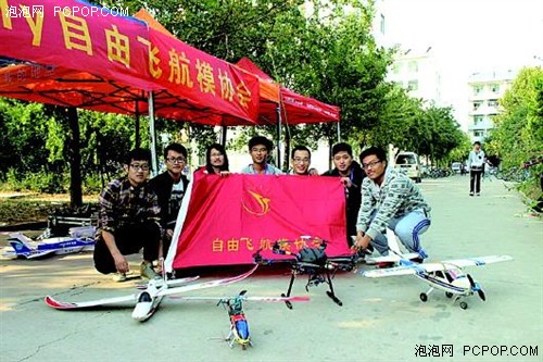 �������˻�ΪѧУ��������Ƭ 