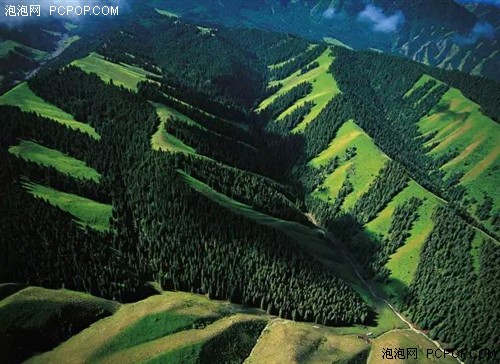 航拍大美新疆 换个角度让人震撼 