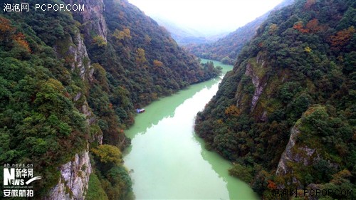 航拍：飞入水墨皖南 俯瞰秋色东黄山 