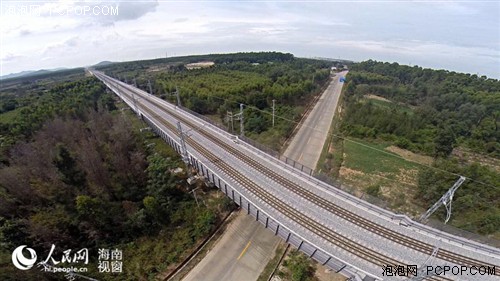 航拍全球首条环岛高铁沿途美景 