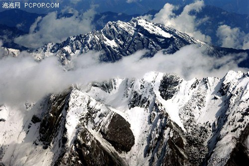 海南摄影达人航拍“岷山千里雪” 美不胜收 