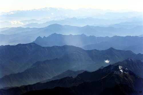 海南摄影达人航拍“岷山千里雪” 美不胜收 