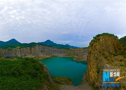 航拍铜锣山国家矿山公园 如外星奇景 