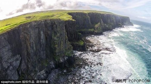 德国夫妻辞职度蜜月用无人机记录爱尔兰震撼美景 