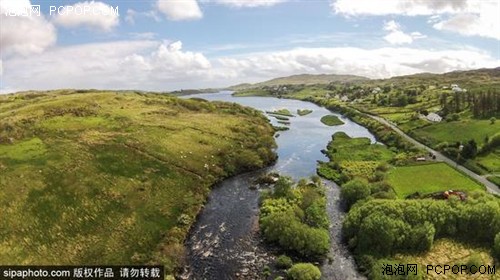 德国夫妻辞职度蜜月用无人机记录爱尔兰震撼美景 