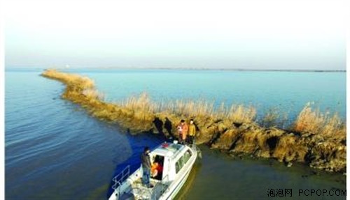 扬州高邮湖首次用上无人机巡查 可赴湖滩深处 