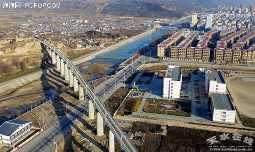 天平铁路正式开通运营 无人机航拍天平铁路 