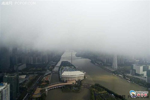 航拍云雾缭绕的广州CBD 