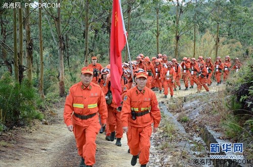 武警三明森林支队泉州大队：无人机协作灭山火  