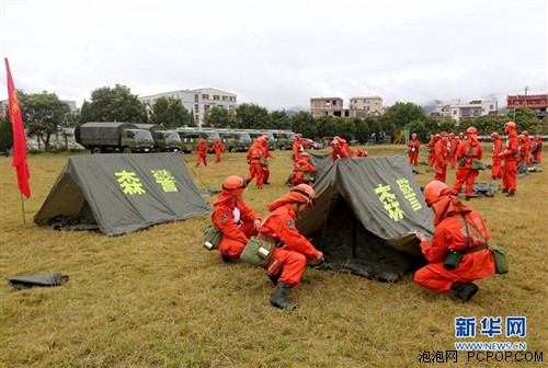 武警三明森林支队泉州大队：无人机协作灭山火  