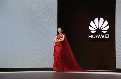 HUAWEI WATCH星月系列玩起时尚秀 