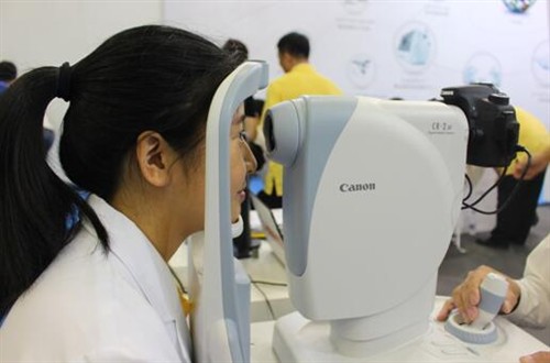 佳能携免散瞳数字眼底照相机CR-2 AF和OCT Angiography技术亮相第21次全国眼科学术大会