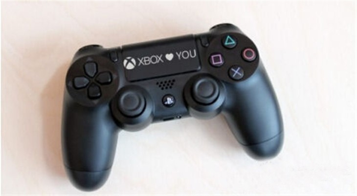 有点意思：微软将要推出定制版PS4手柄 