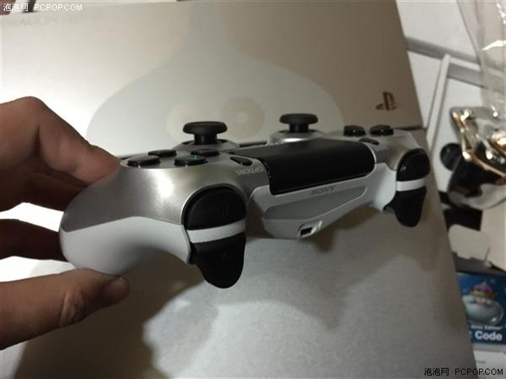 限量版银色PS4“冷艳”开箱 高清图赏 