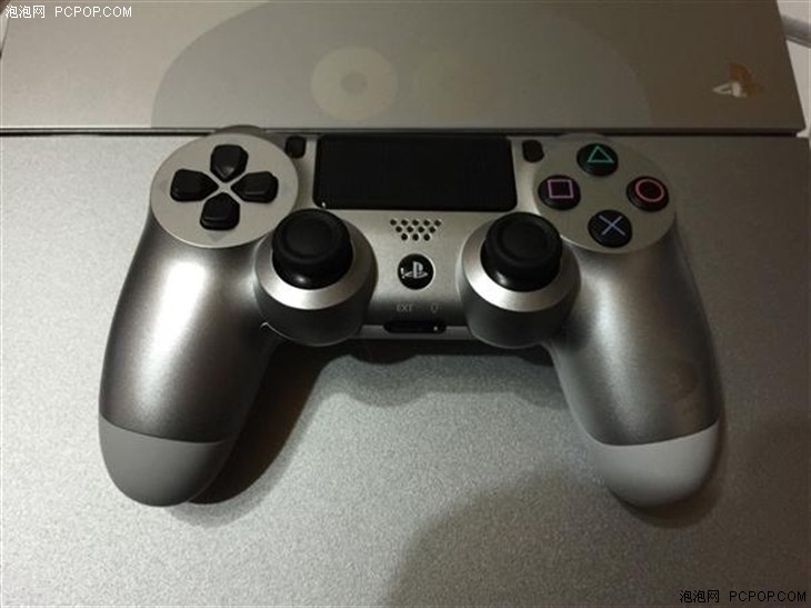 限量版银色PS4“冷艳”开箱 高清图赏 