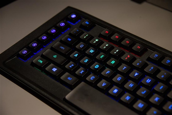 太漂亮了 赛睿RGB轴机械键盘首次曝光 