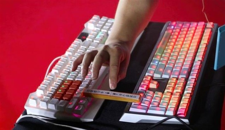 世界最快！血手幽灵发布光轴机械键盘 