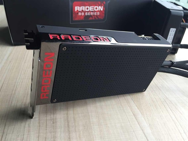 超小旗舰显卡 AMD Radeon FuryX实拍 