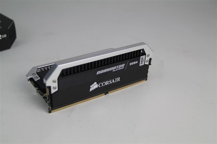 发烧首选！海盗船统治者铂金DDR4套装 