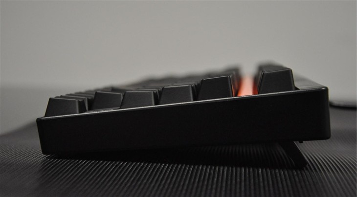 雷柏V500S 全无冲全背光机械键盘图赏 