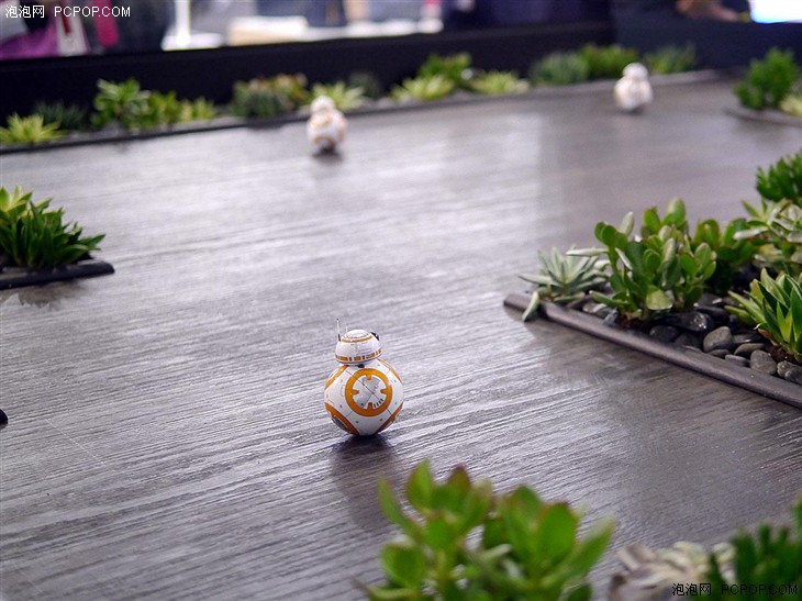 IFA2015:SPHERO智能小球推星战BB-8版 