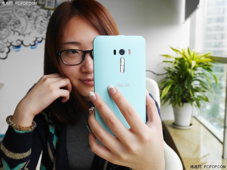 华硕Zenfone Selfie不一样的自拍体验 