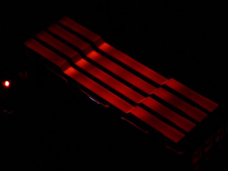 会呼吸的灯条 影驰GAMER DDR4内存测试 