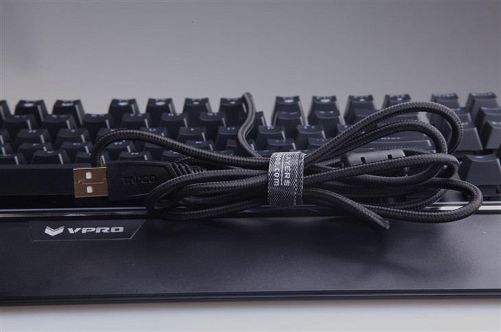 雷柏V720全彩背光游戏机械键盘399上市 