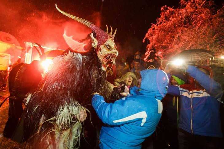 Krampus：惩罚孩子的圣诞老人 