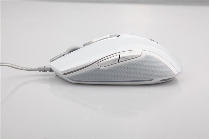 雷柏V210游戏鼠标白色镜面版图赏 